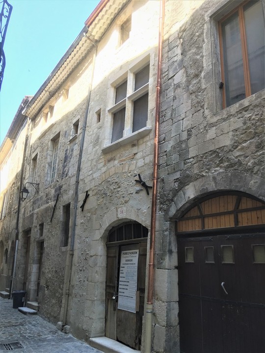 restauration façade avec fenêtre à meneaux